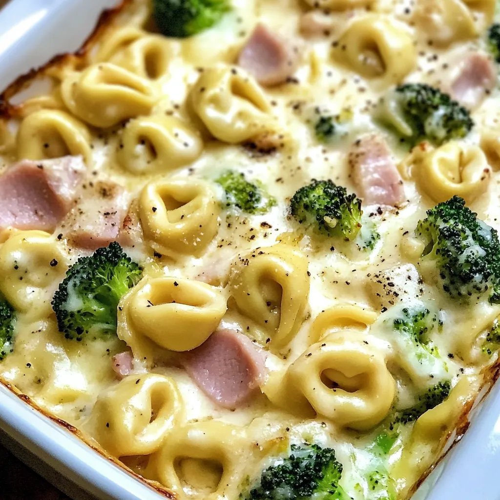 Ein Baked Ziti mit vielen Broccoli-Knollen und Käse.