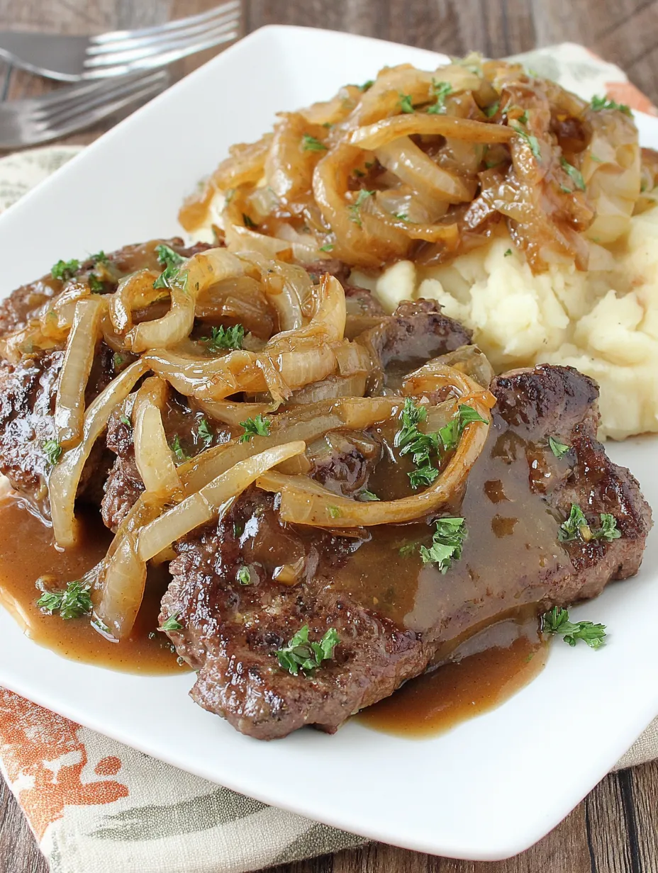Eine Platte mit Steak und Kartoffeln.