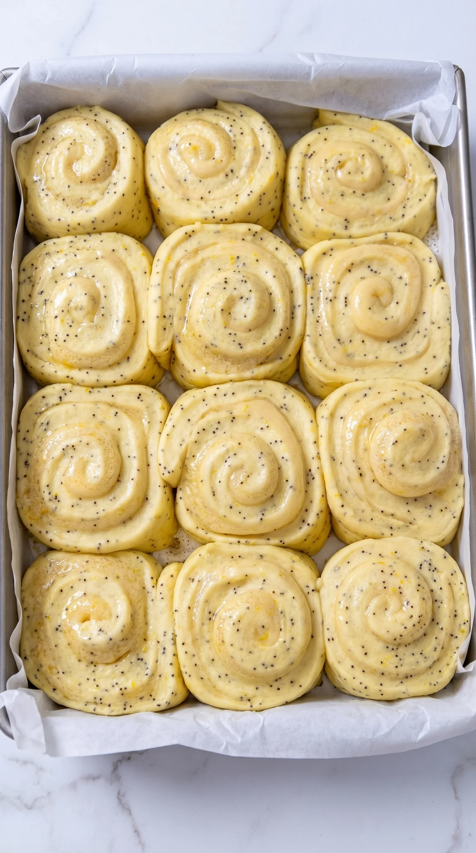 A tray of Zitronenbrötchen.