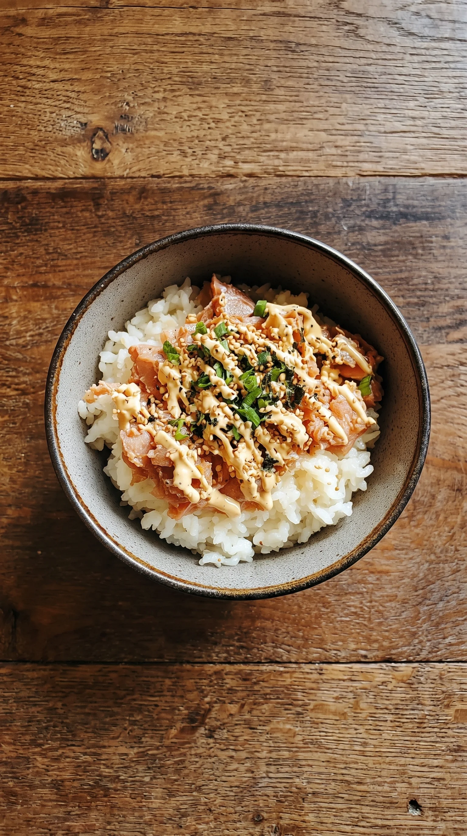 A bowl of food with rice and meat in it.