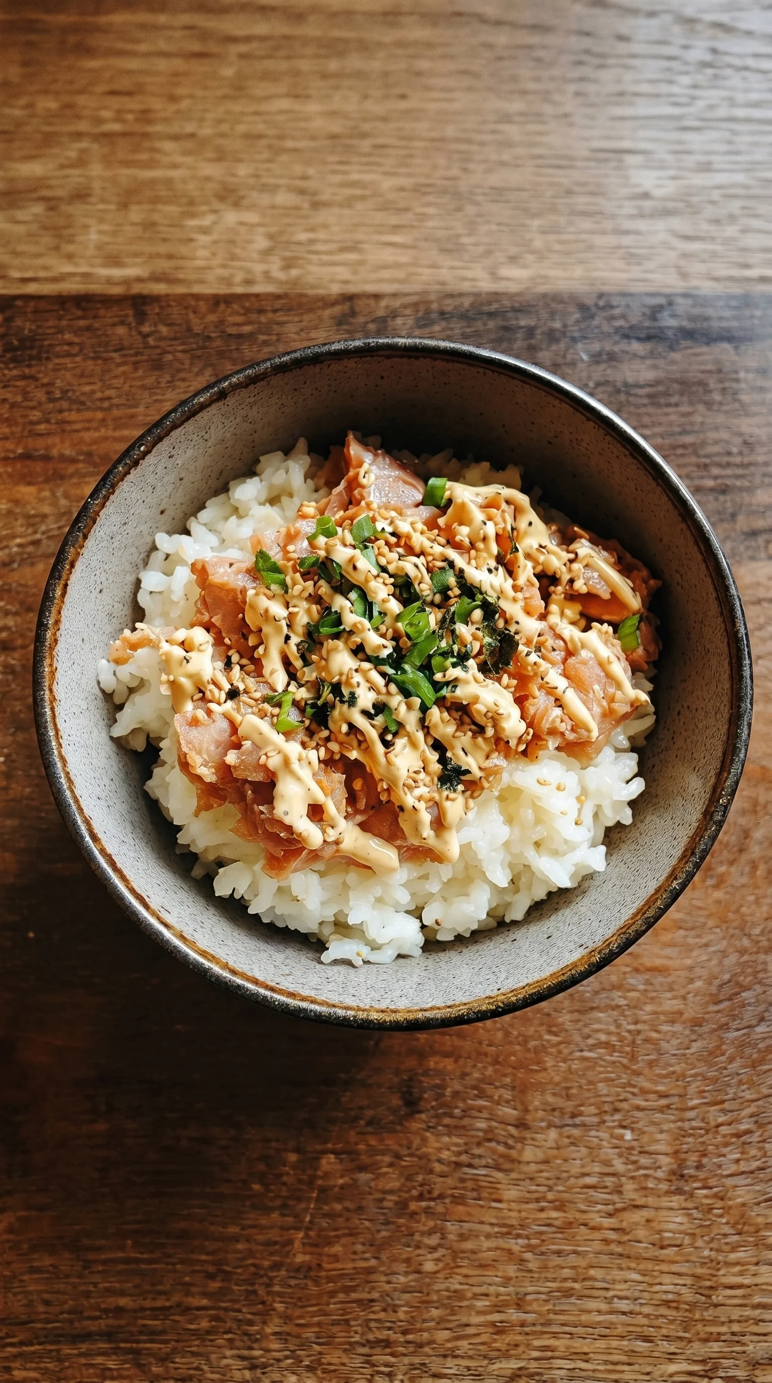 A bowl of food with rice and meat in it.