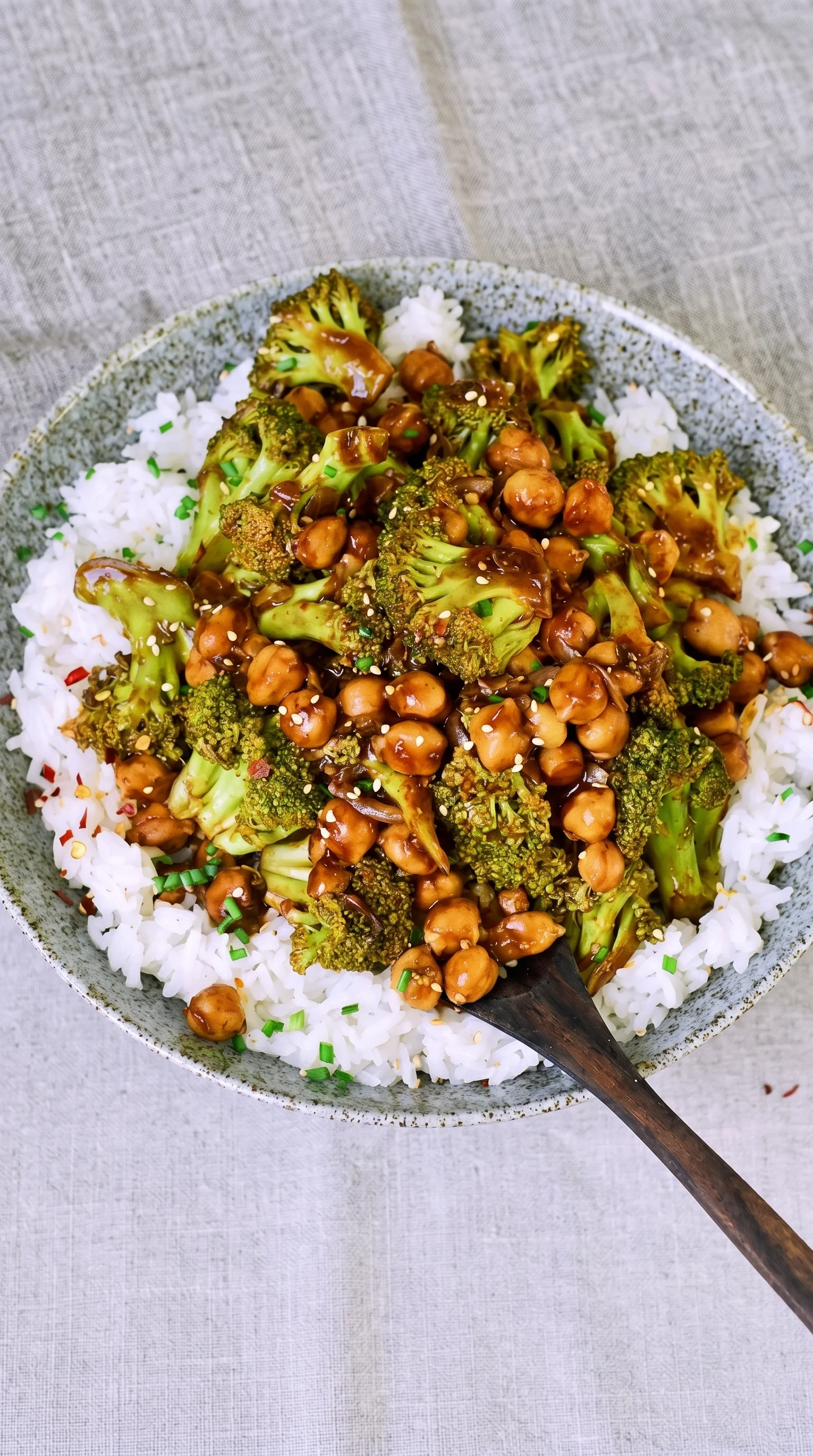 A bowl of broccoli with a brown sauce.