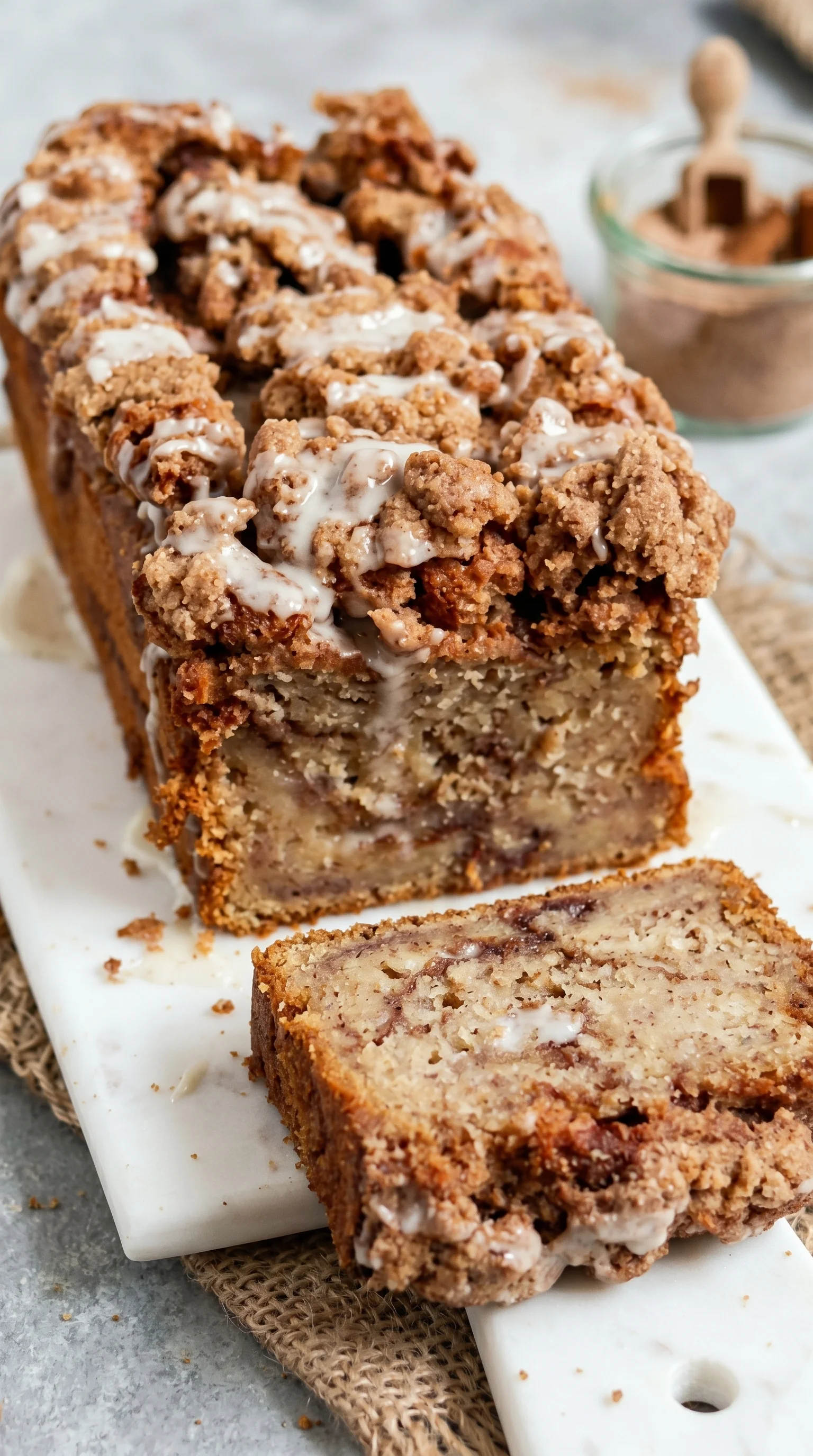 A slice of banana bread with zimt streusel.