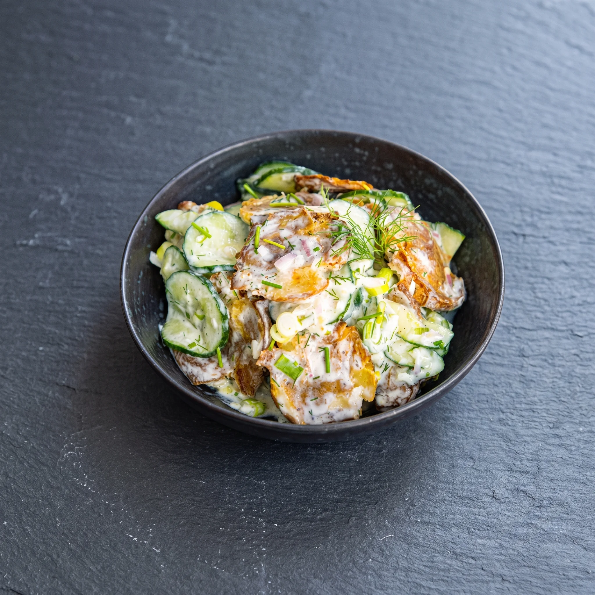 A bowl of food with a knuspriger Kartoffelsalat.